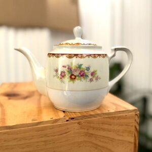 Vintage Diamond China Japan Floral Roslyn Small 3 CUP Teapot & Lid Discontinued